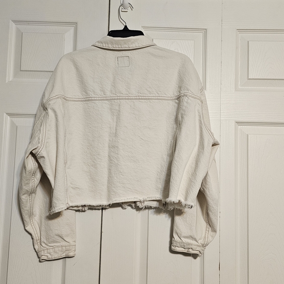Wild Fable Cropped Raw Hem Denim Trucker Jacket Off White Ladies Large - Picture 3 of 6